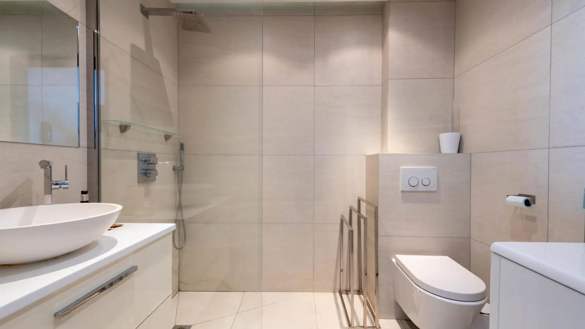 Apartment With Terrace Pool & Beach Access Golfe-Juan France