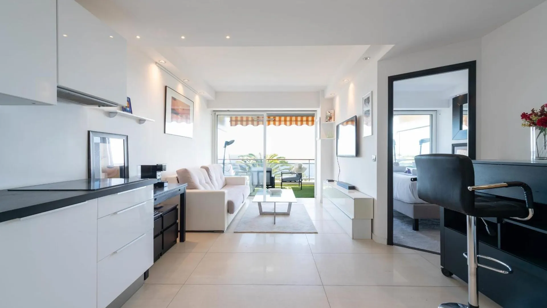 Apartment With Terrace Pool & Beach Access Golfe-Juan France
