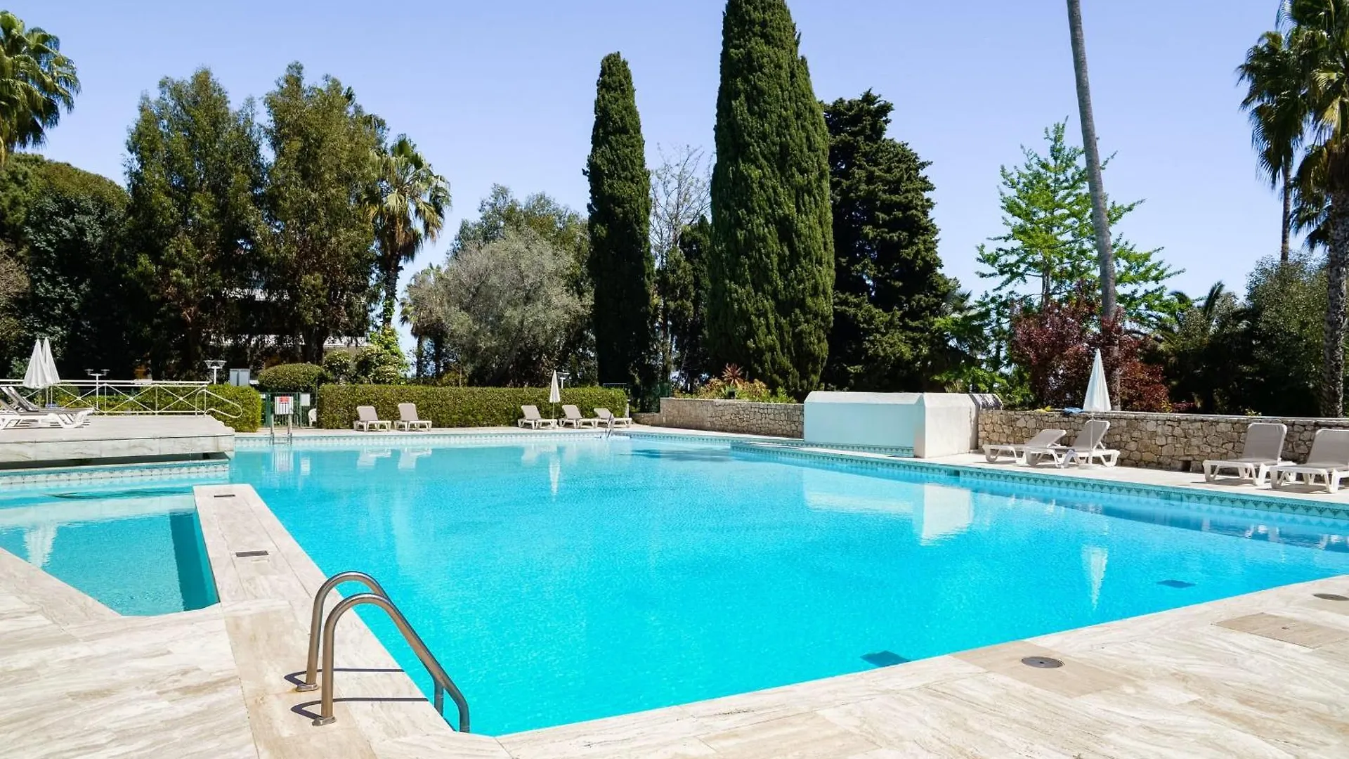 Apartment With Terrace Pool & Beach Access Golfe-Juan France