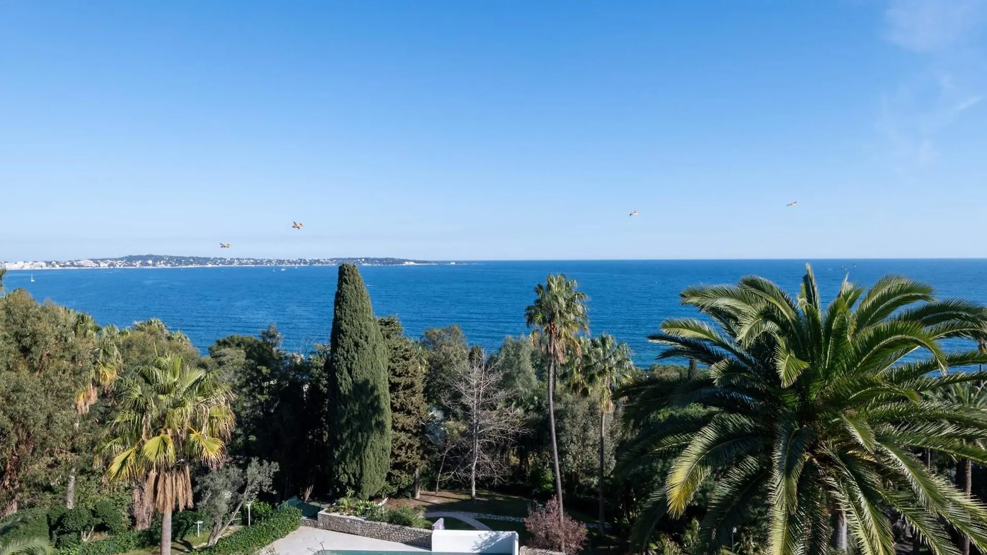 Apartment With Terrace Pool & Beach Access Golfe-Juan France